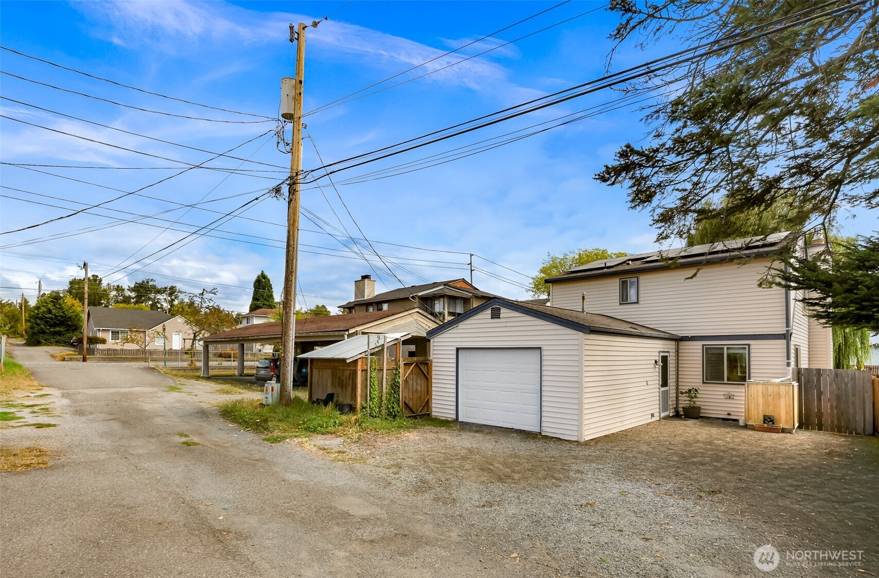 2429 Queen Street Property Photo 31