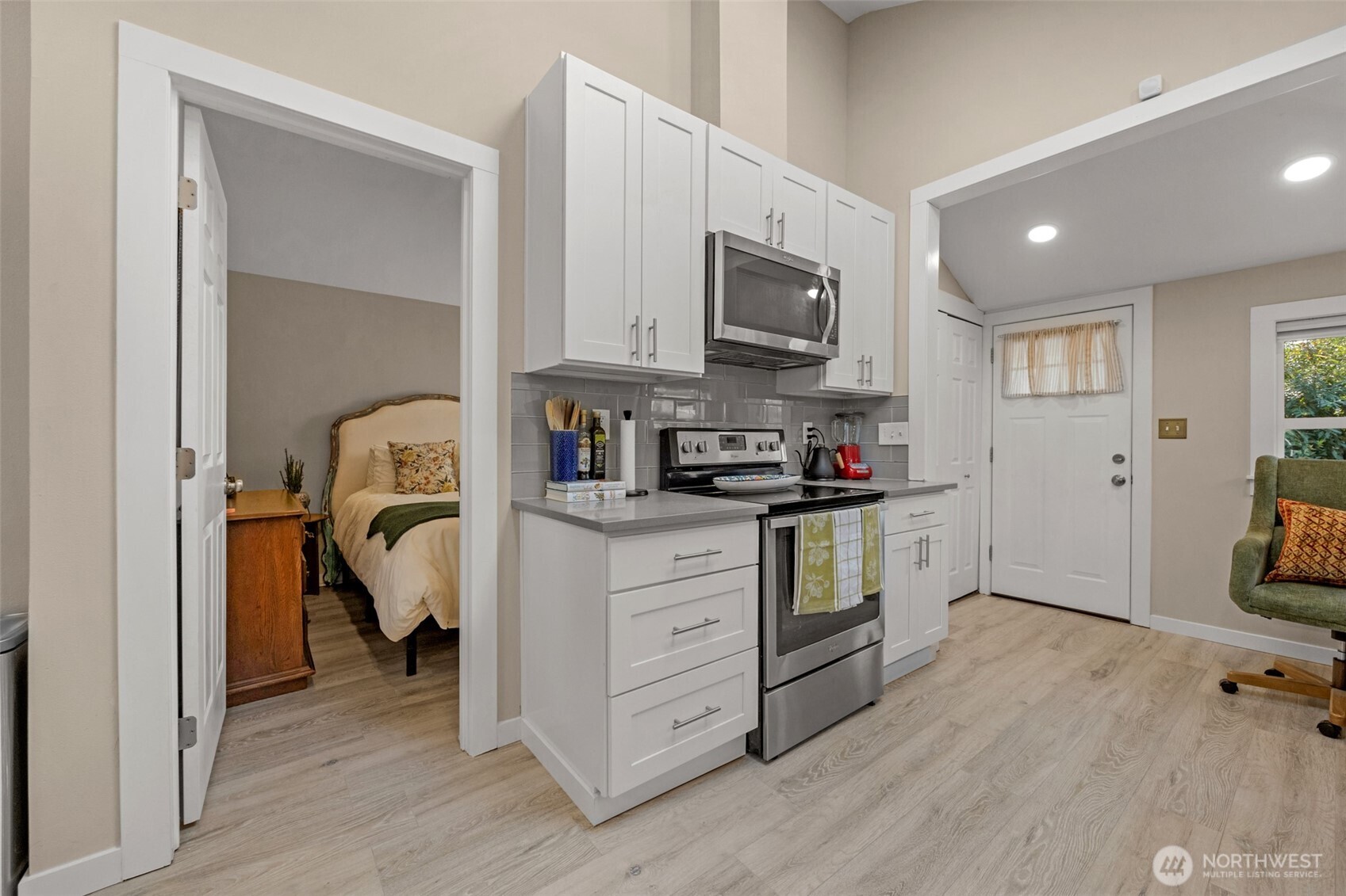 2430 Oakes Avenue Property Photo 12
