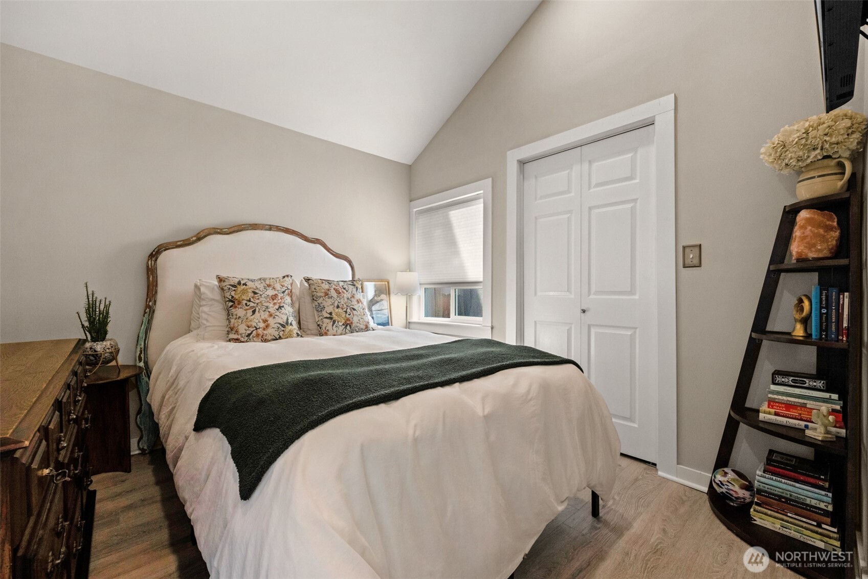 2430 Oakes Avenue Property Photo 13
