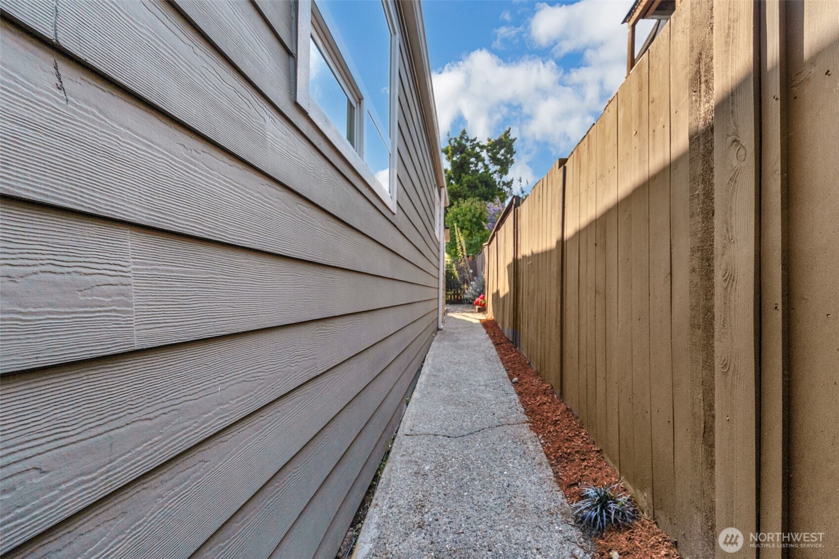 2430 Oakes Avenue Property Photo 22