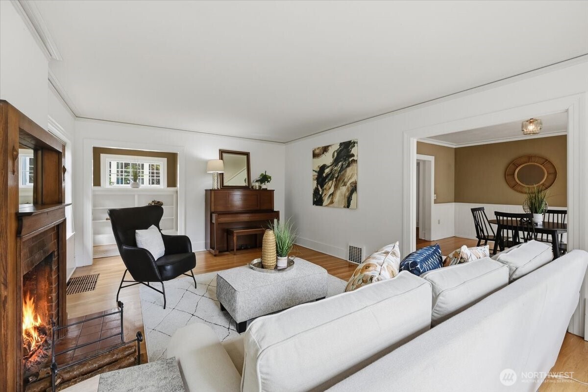 1828 Ne Ravenna Boulevard Property Photo 4