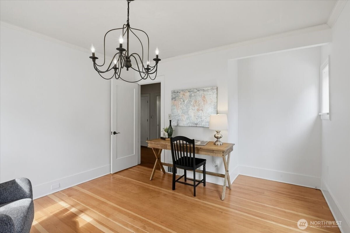 1828 Ne Ravenna Boulevard Property Photo 14