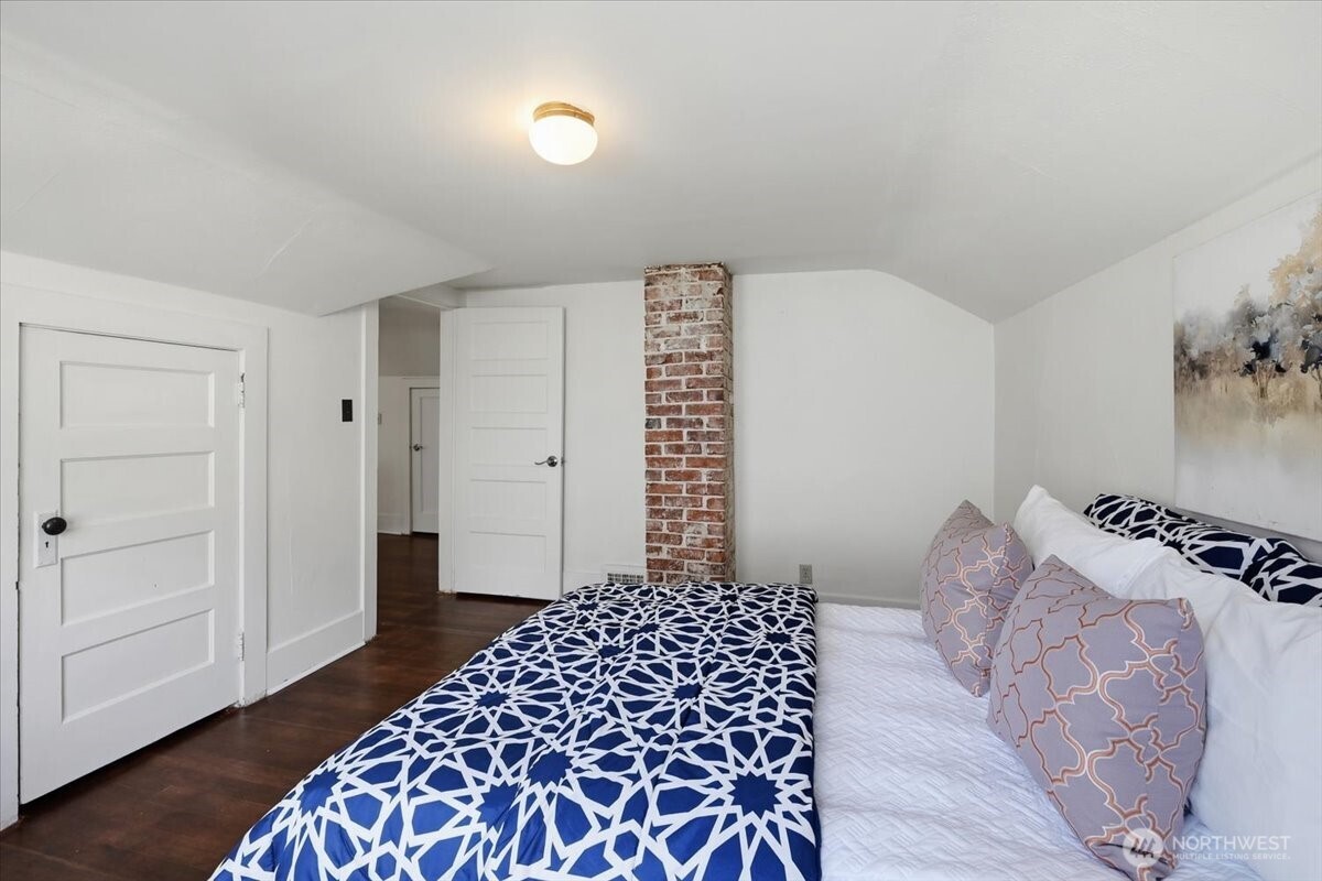 1828 Ne Ravenna Boulevard Property Photo 21