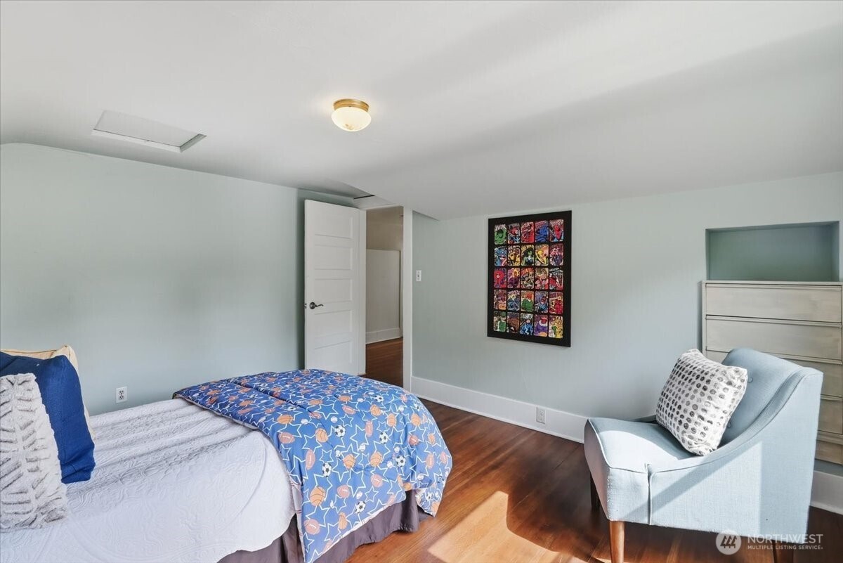 1828 Ne Ravenna Boulevard Property Photo 23