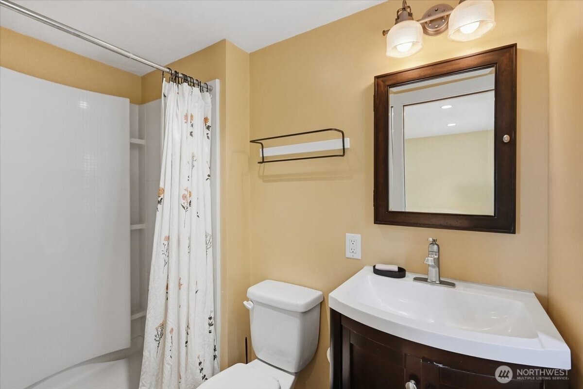 1828 Ne Ravenna Boulevard Property Photo 29