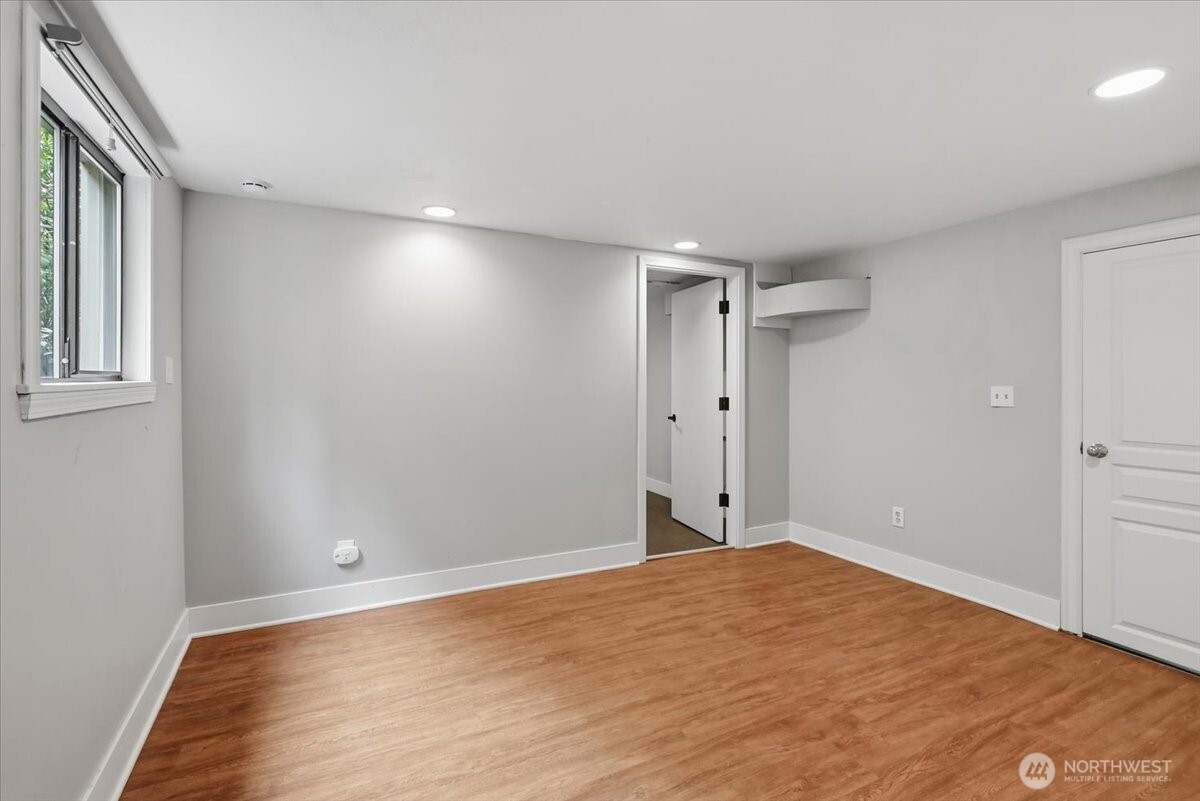1828 Ne Ravenna Boulevard Property Photo 31