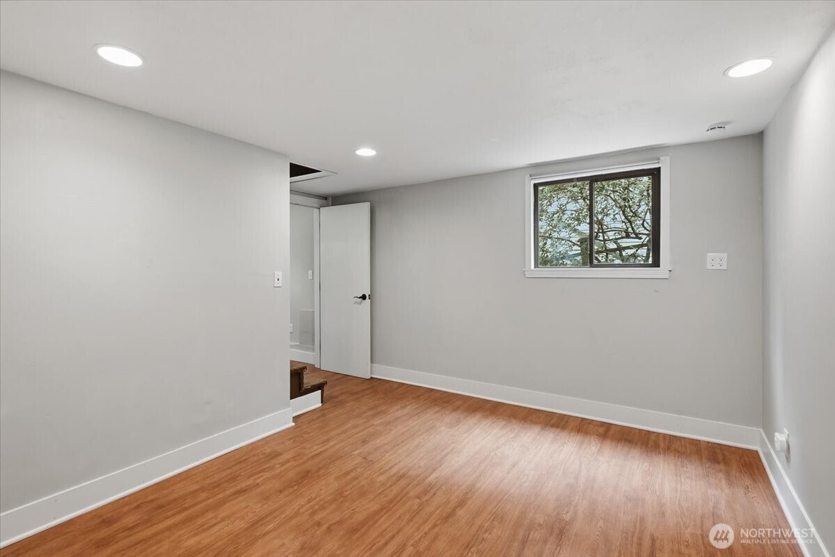 1828 Ne Ravenna Boulevard Property Photo 32