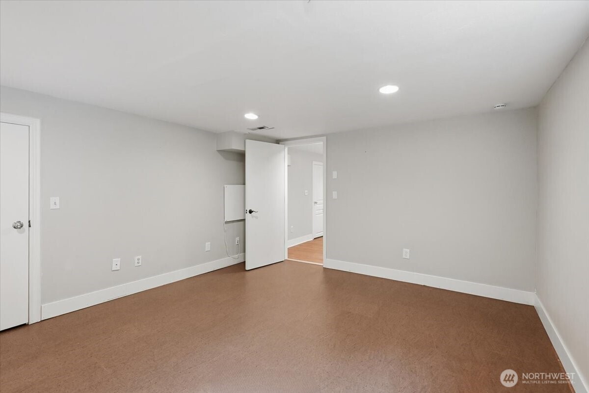 1828 Ne Ravenna Boulevard Property Photo 34