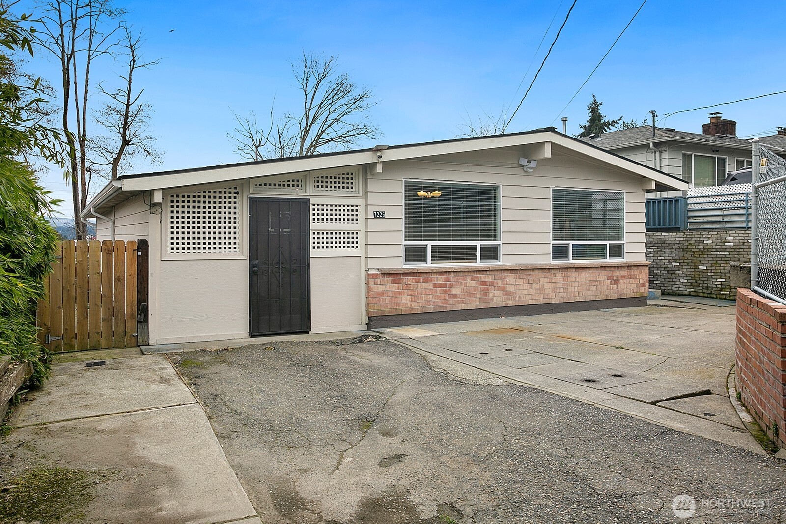 7226 33rd Avenue Property Photo 2