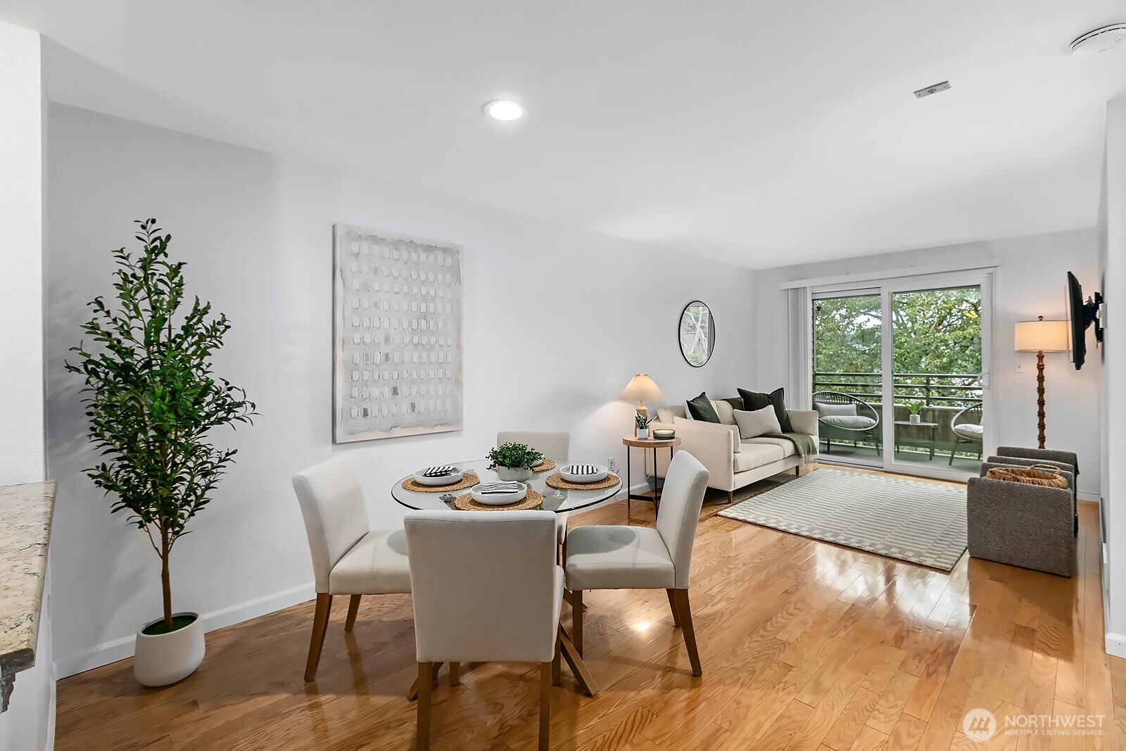 1300 W Boston Street 24 Property Photo 6