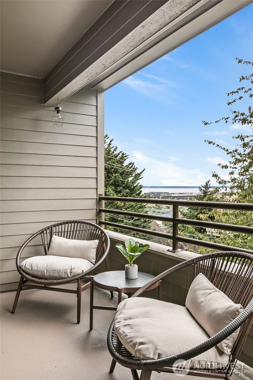 1300 W Boston Street 24 Property Photo 11