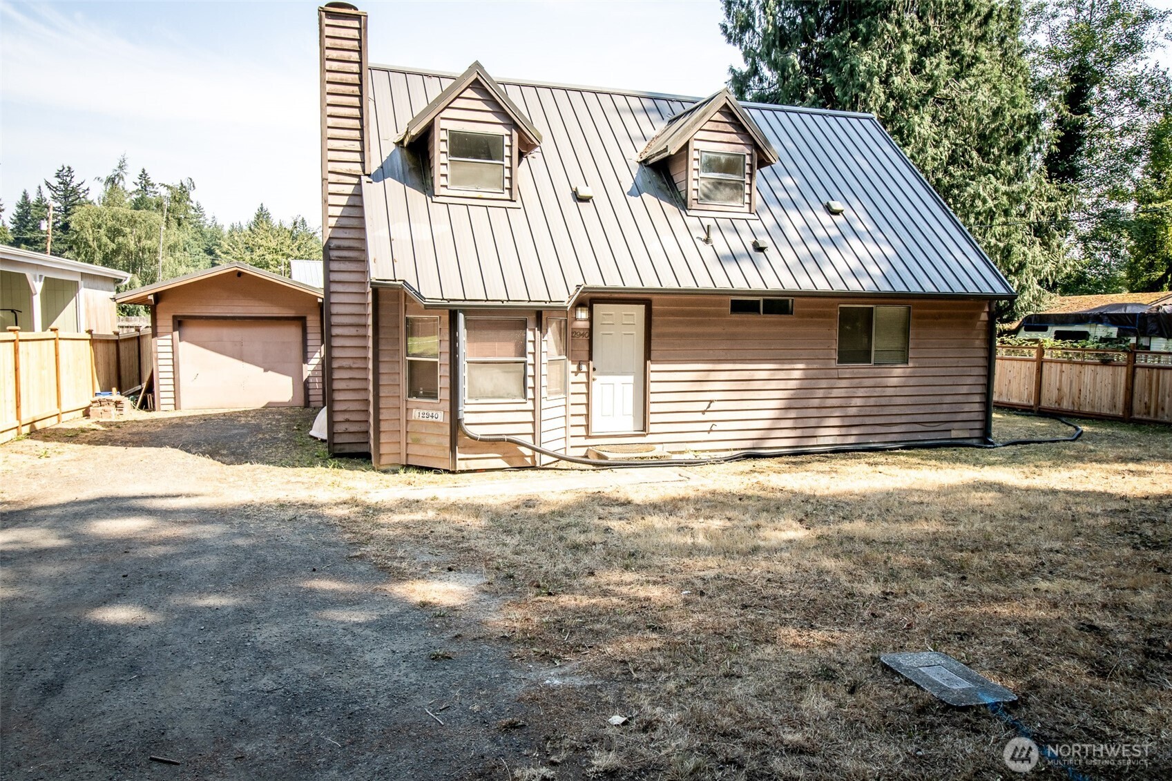 12940 Elm Avenue Property Photo 3