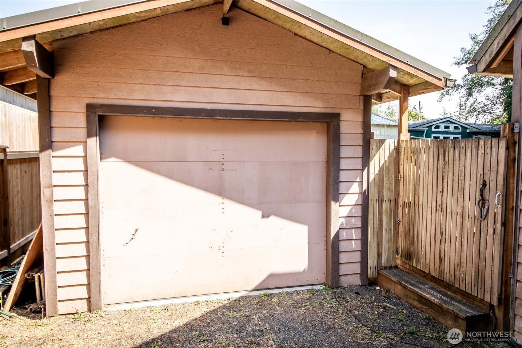 12940 Elm Avenue Property Photo 4