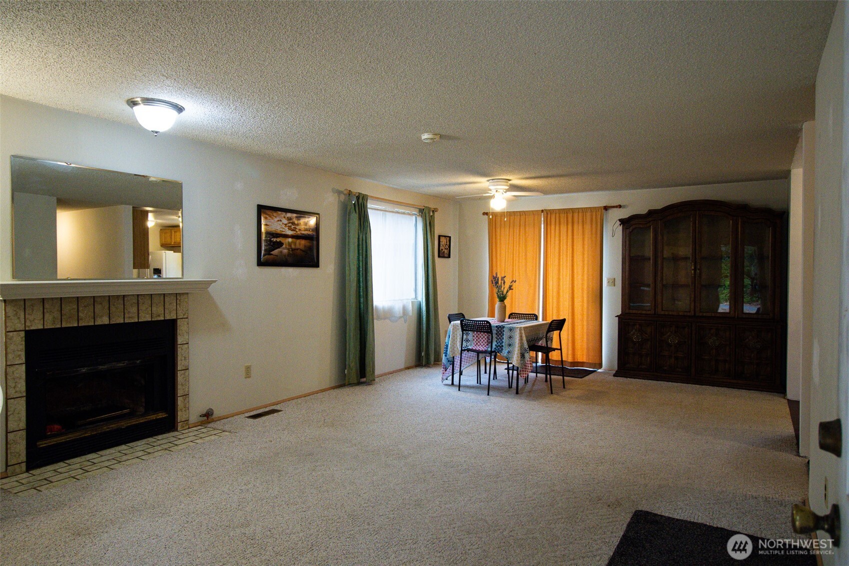 12940 Elm Avenue Property Photo 6