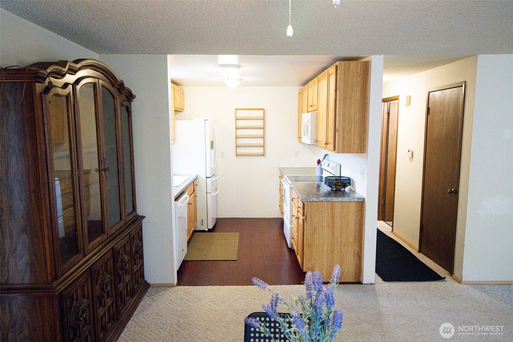 12940 Elm Avenue Property Photo 9