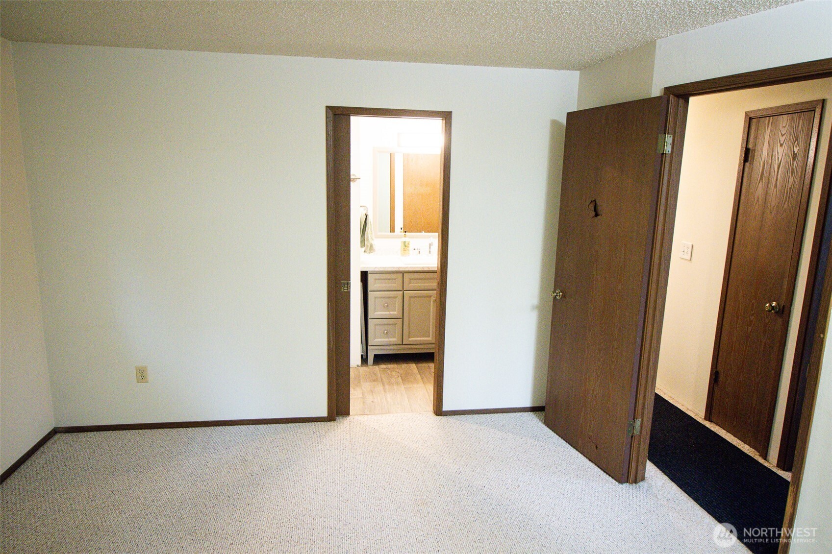 12940 Elm Avenue Property Photo 18