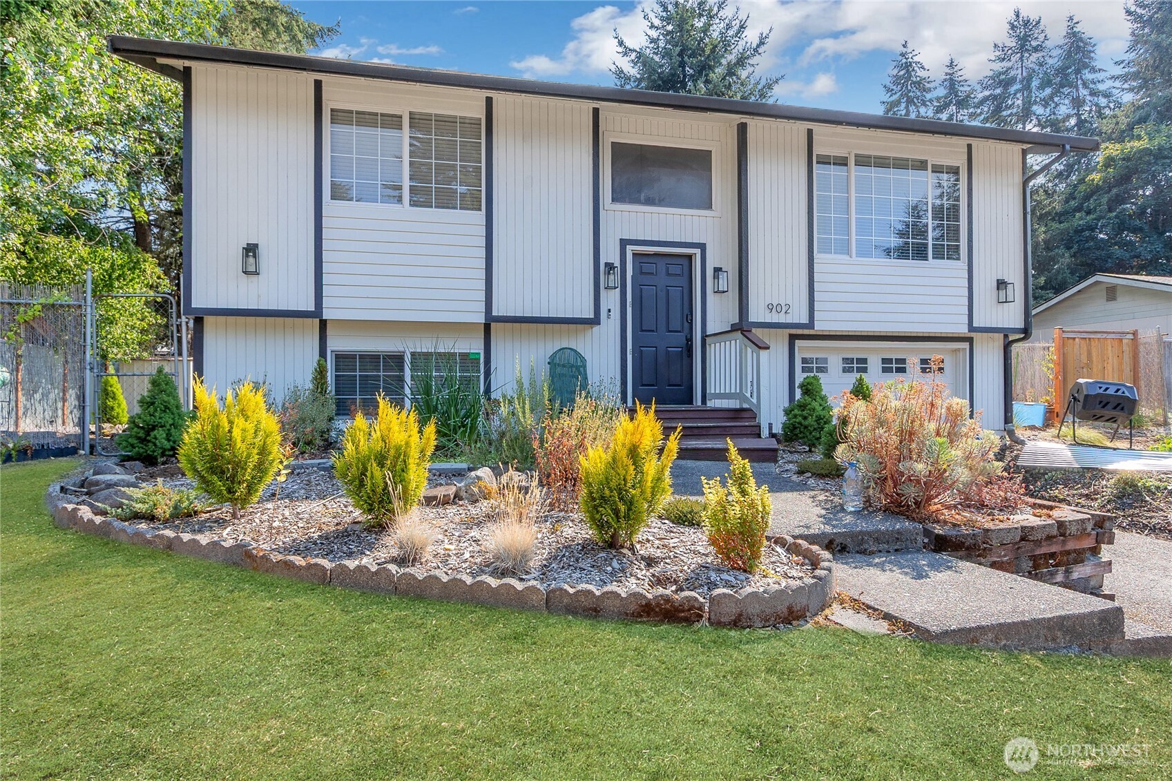 902 194th Street Property Photo 1