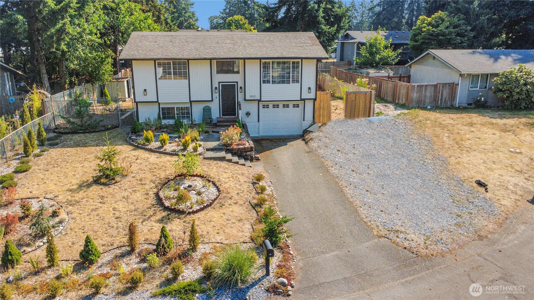 902 194th Street Property Photo 3