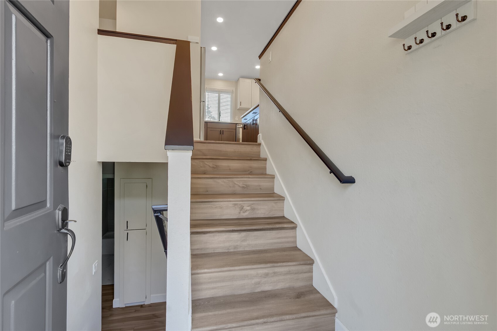 902 194th Street Property Photo 4