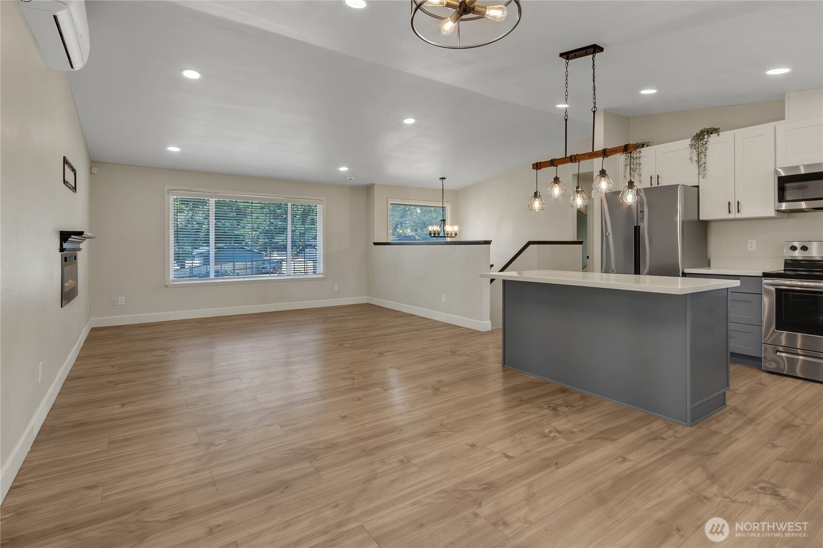 902 194th Street Property Photo 5