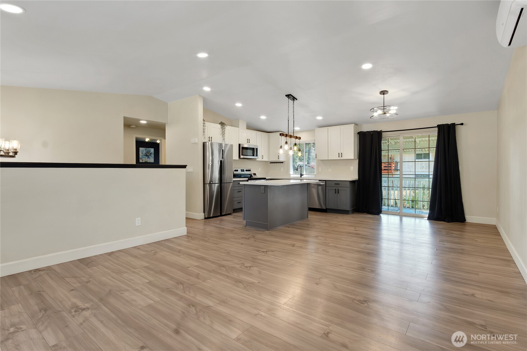 902 194th Street Property Photo 6