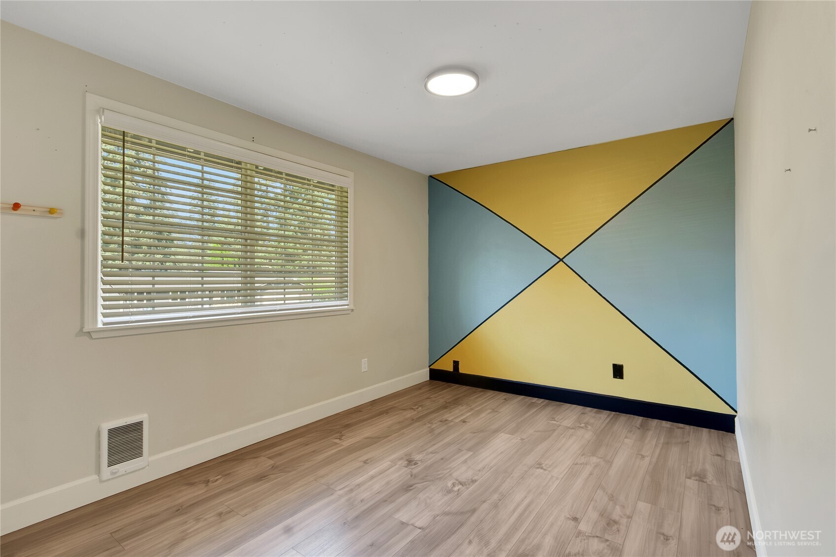 902 194th Street Property Photo 15