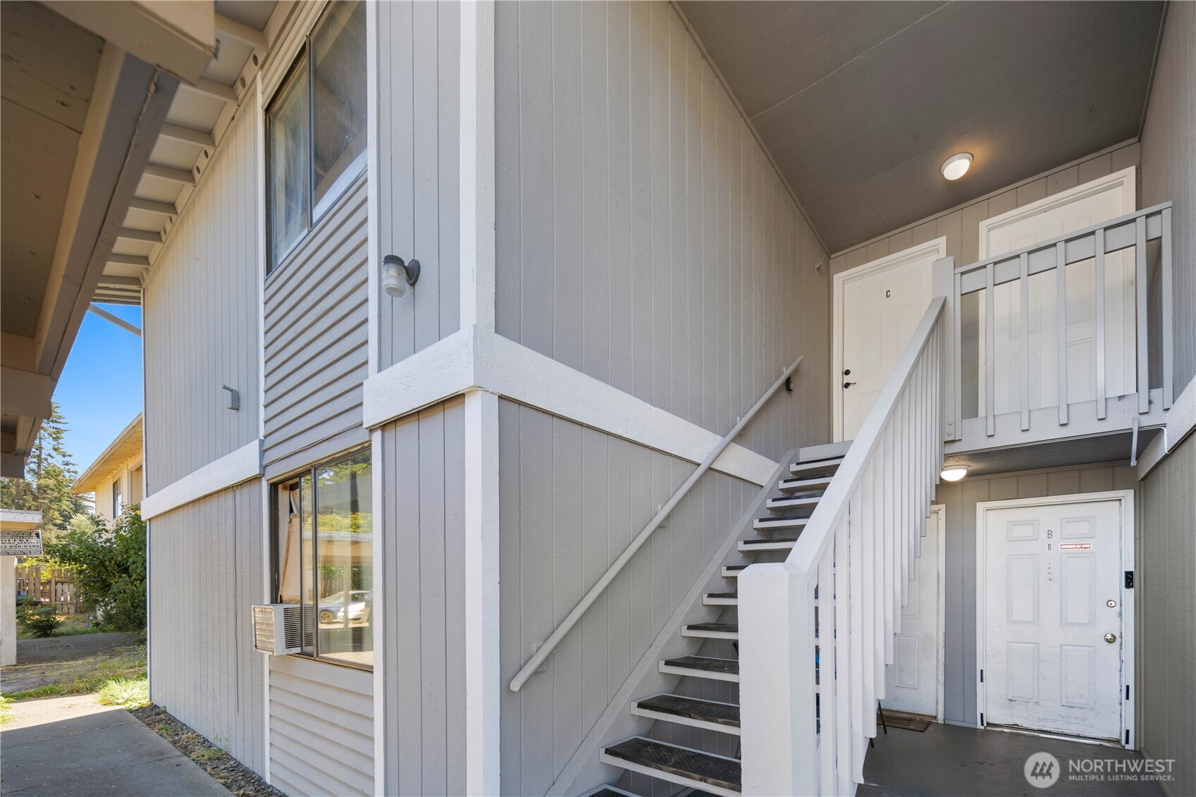 2826 D Place Property Photo 5