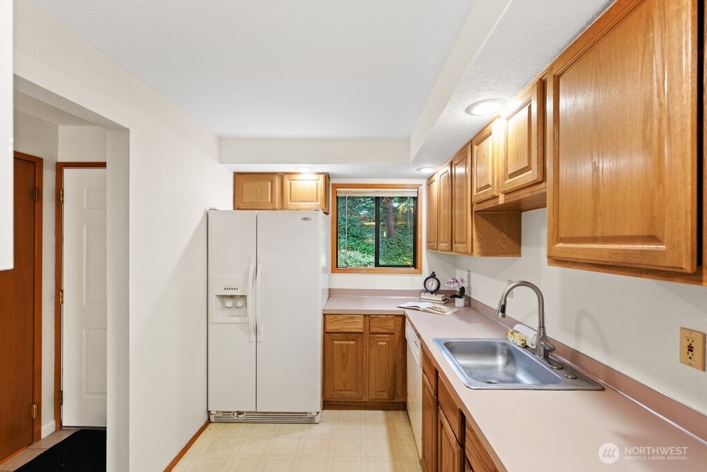 136 Summit Avenue B8 Property Photo 9