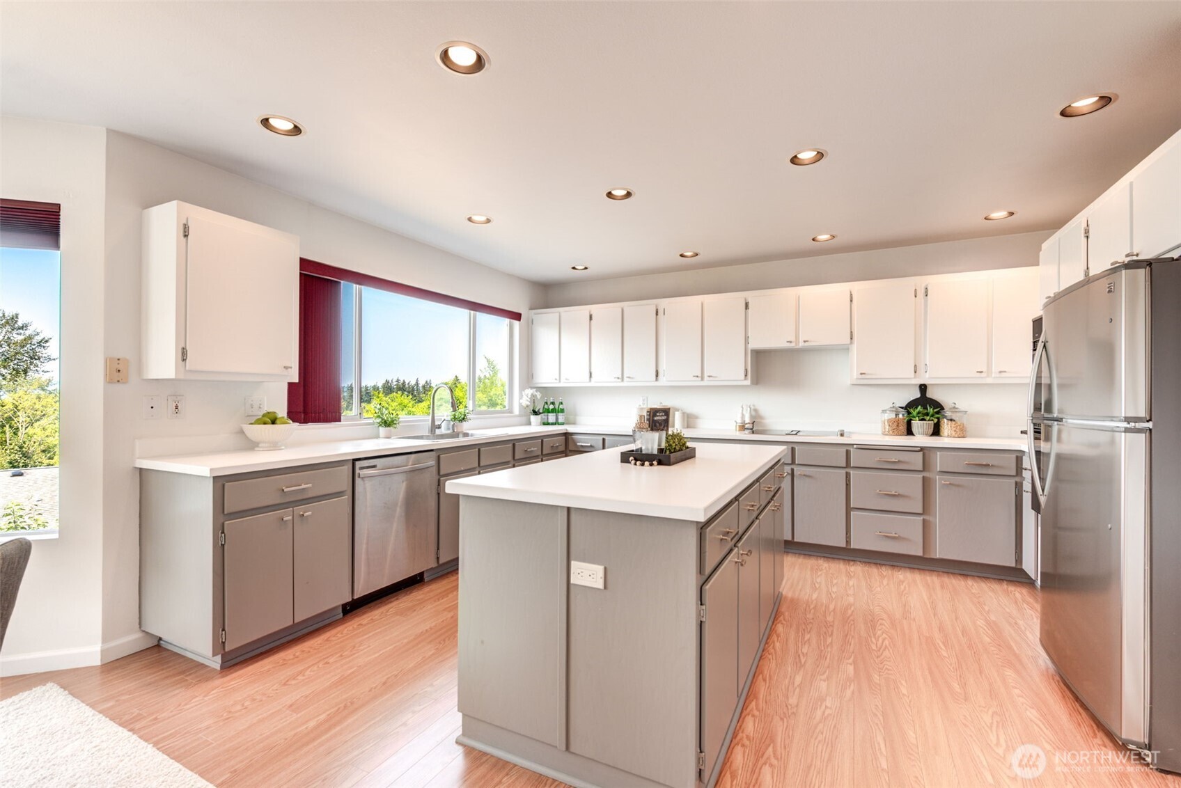 7500 76th Place Property Photo 14