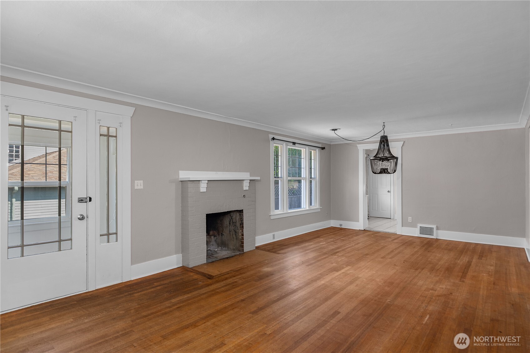 1612 Capitol Way Property Photo 3