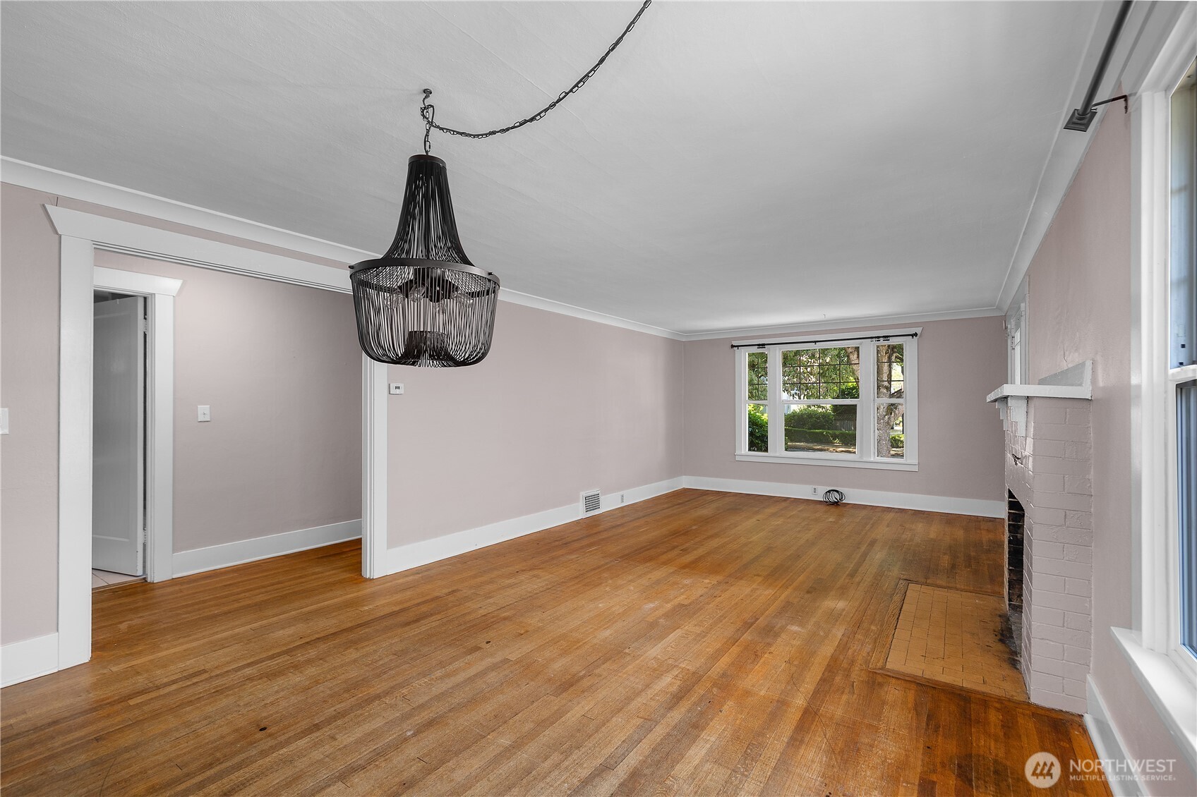 1612 Capitol Way Property Photo 5