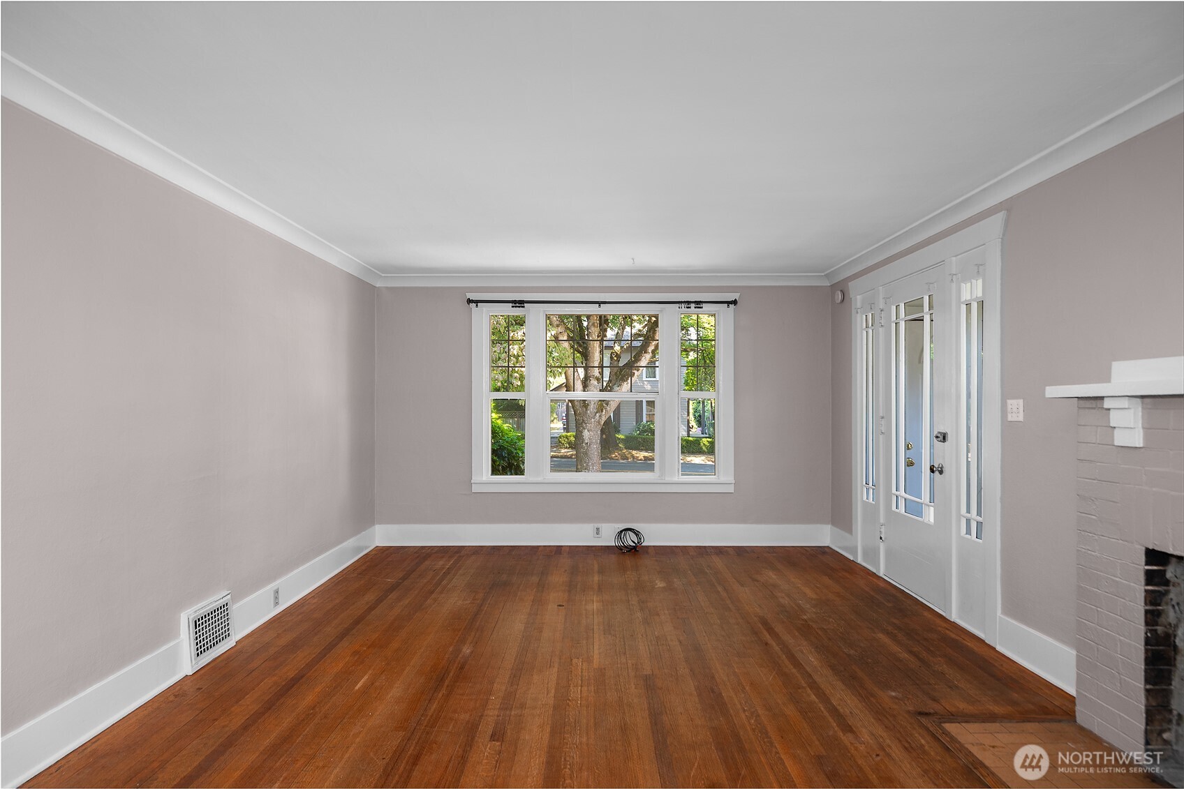 1612 Capitol Way Property Photo 6