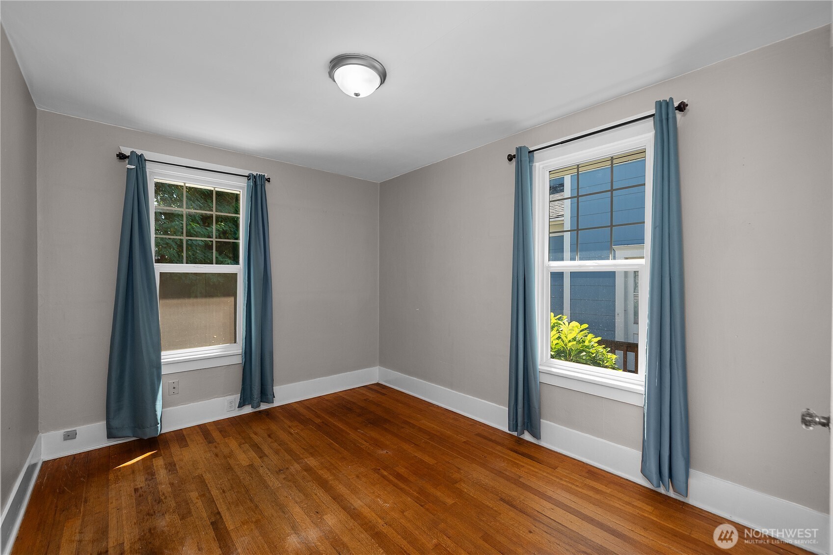 1612 Capitol Way Property Photo 7