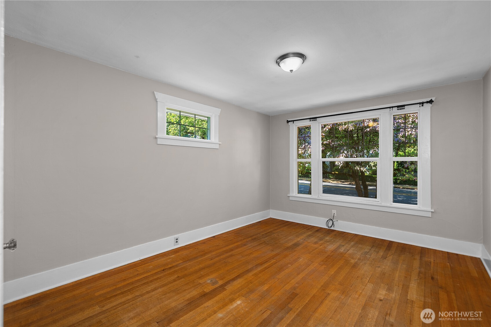 1612 Capitol Way Property Photo 11