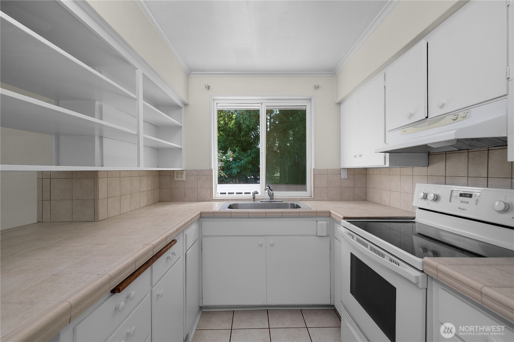 1612 Capitol Way Property Photo 15