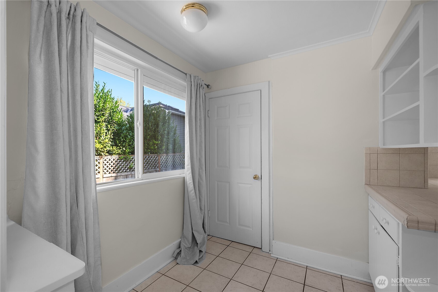 1612 Capitol Way Property Photo 17