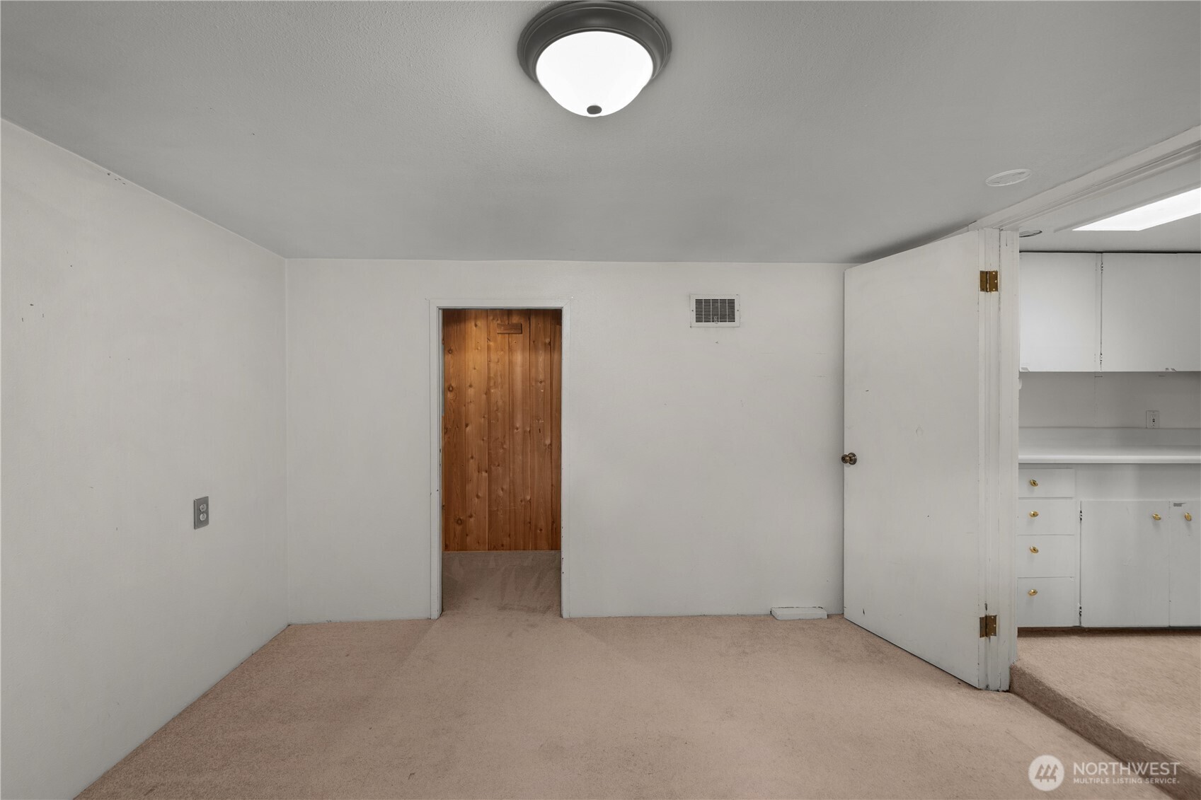 1612 Capitol Way Property Photo 25