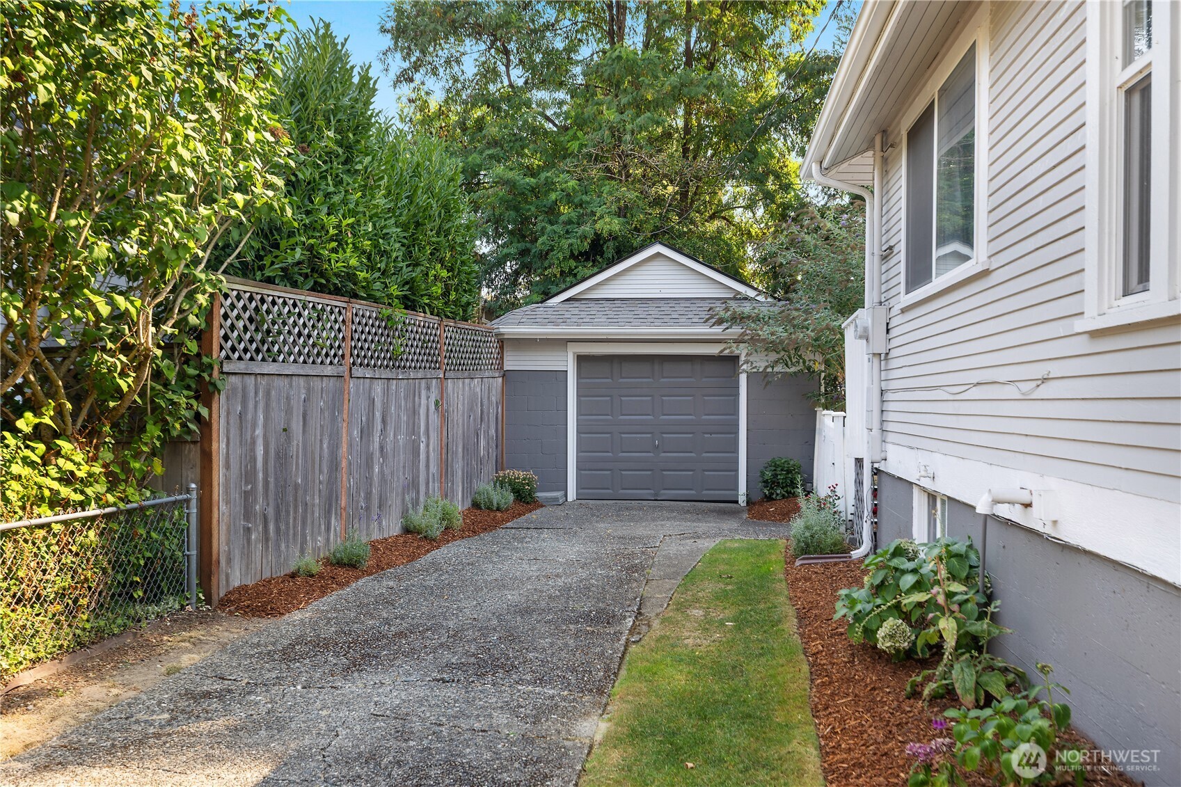 1612 Capitol Way Property Photo 26