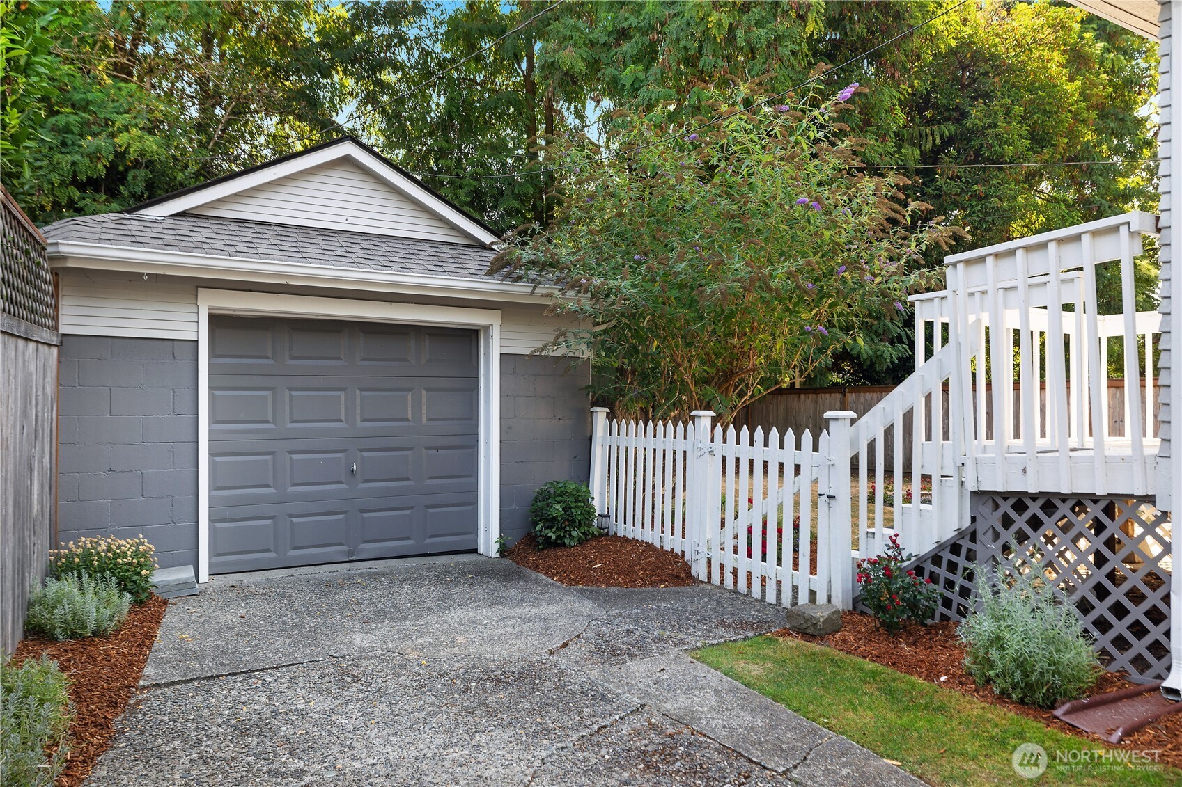 1612 Capitol Way Property Photo 27