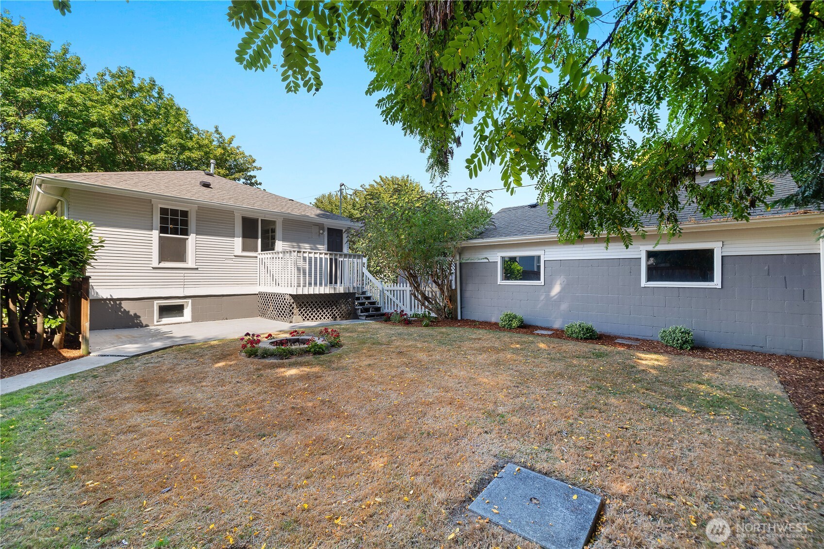 1612 Capitol Way Property Photo 29