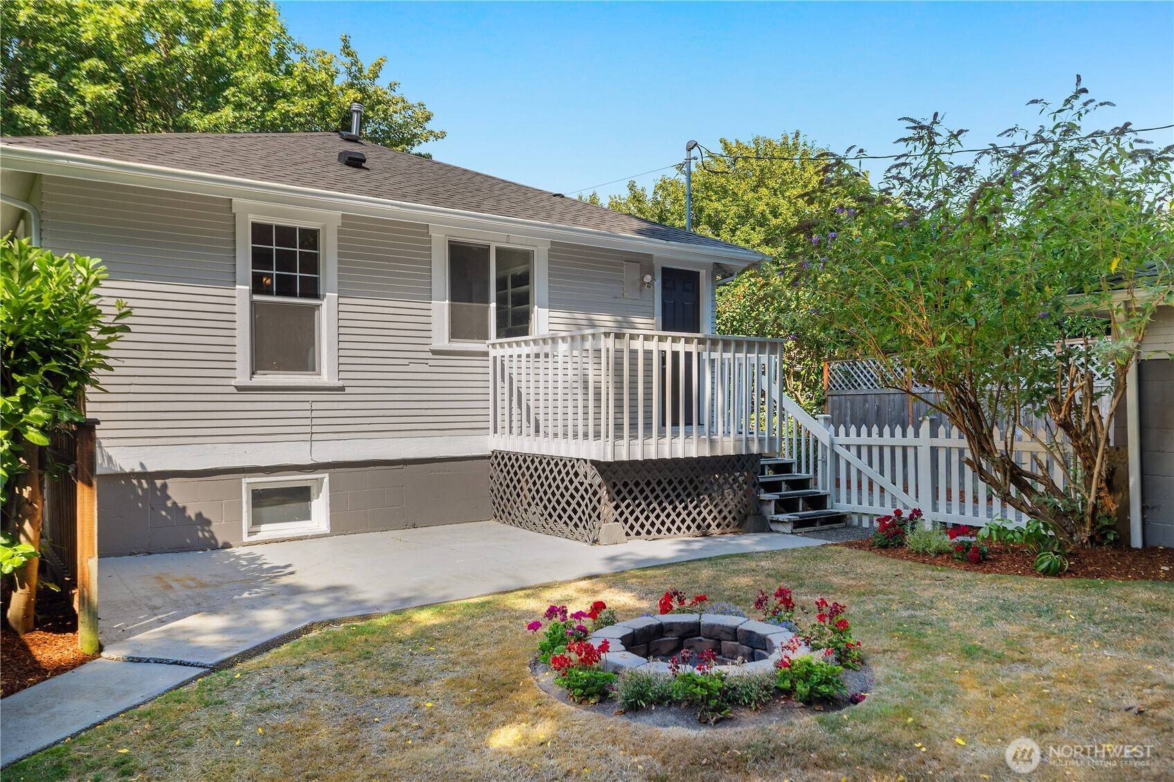 1612 Capitol Way Property Photo 30