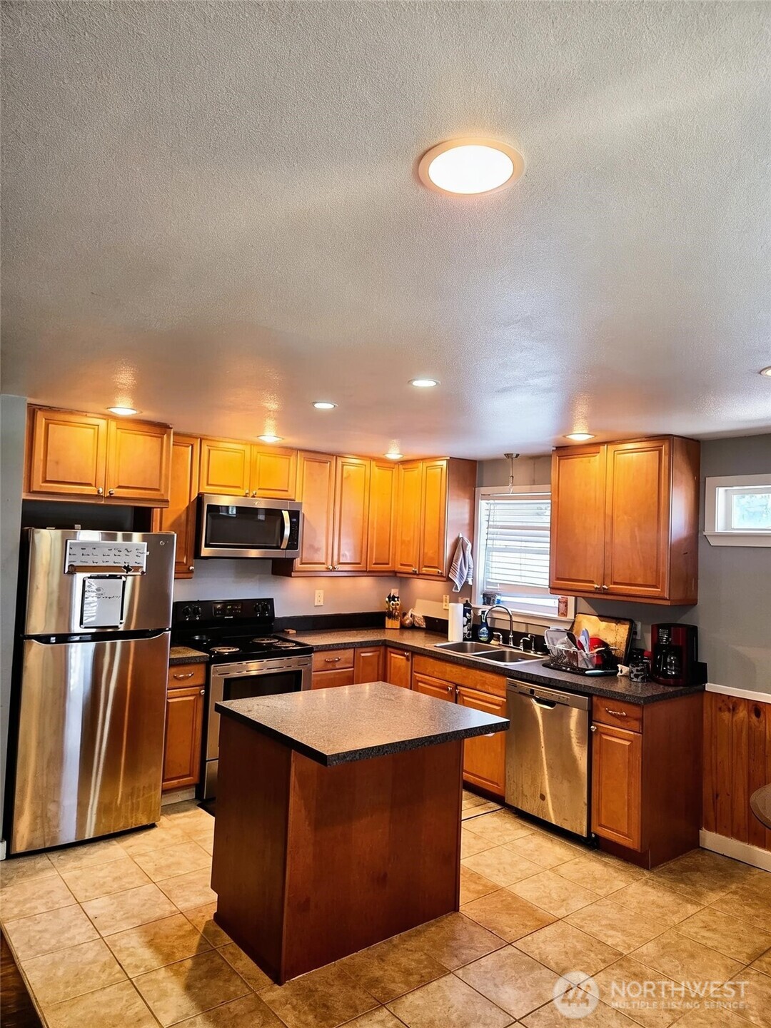 2000 E Highland Avenue Property Photo 4