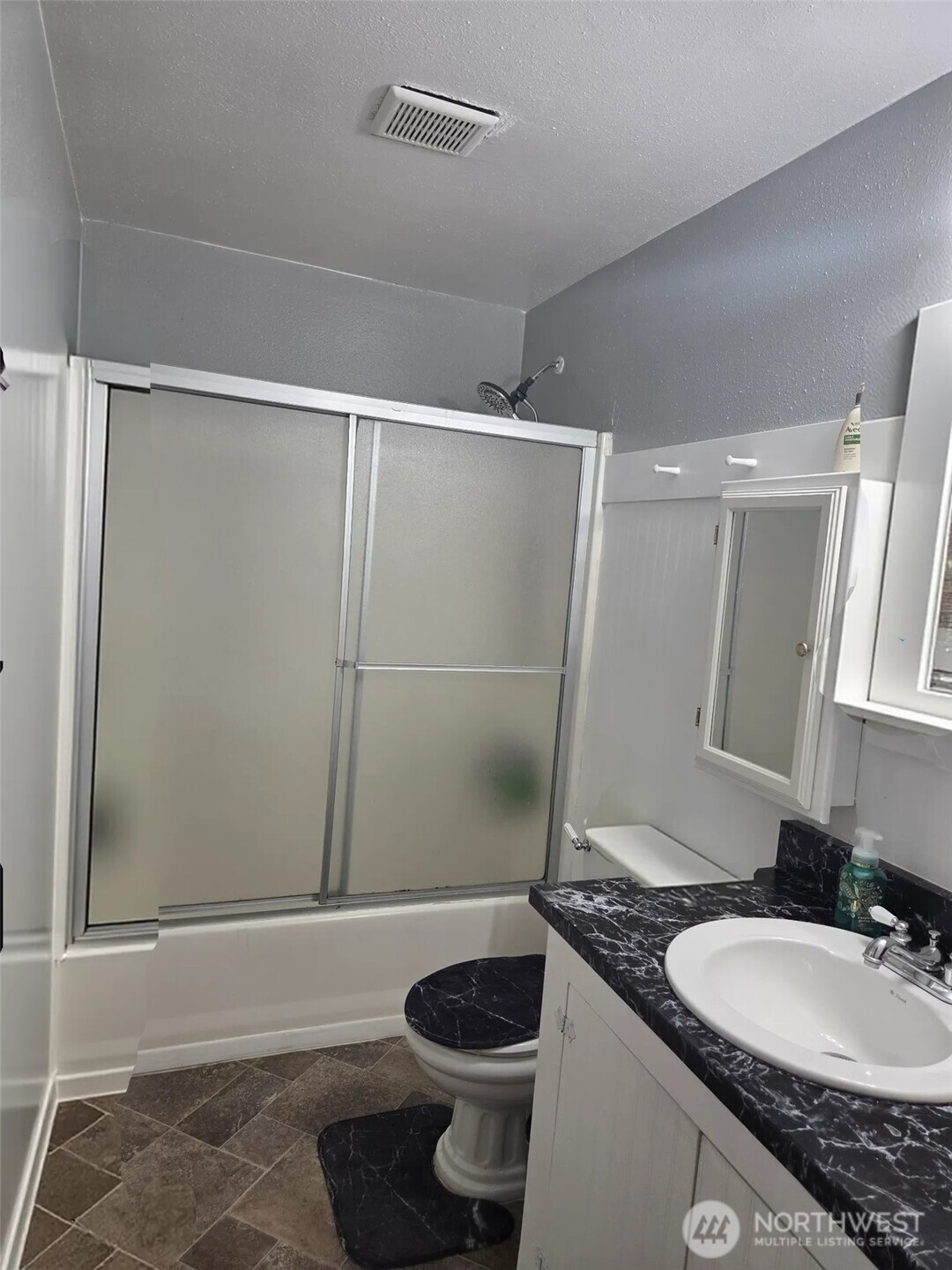 2000 E Highland Avenue Property Photo 11