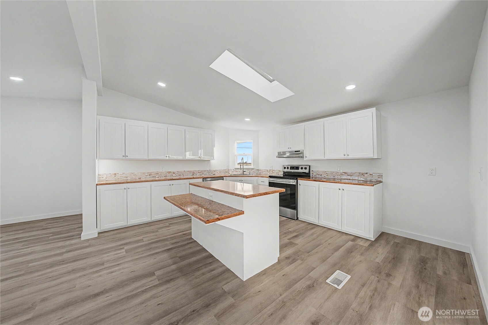 10124 Ne Rd 16 Property Photo 2