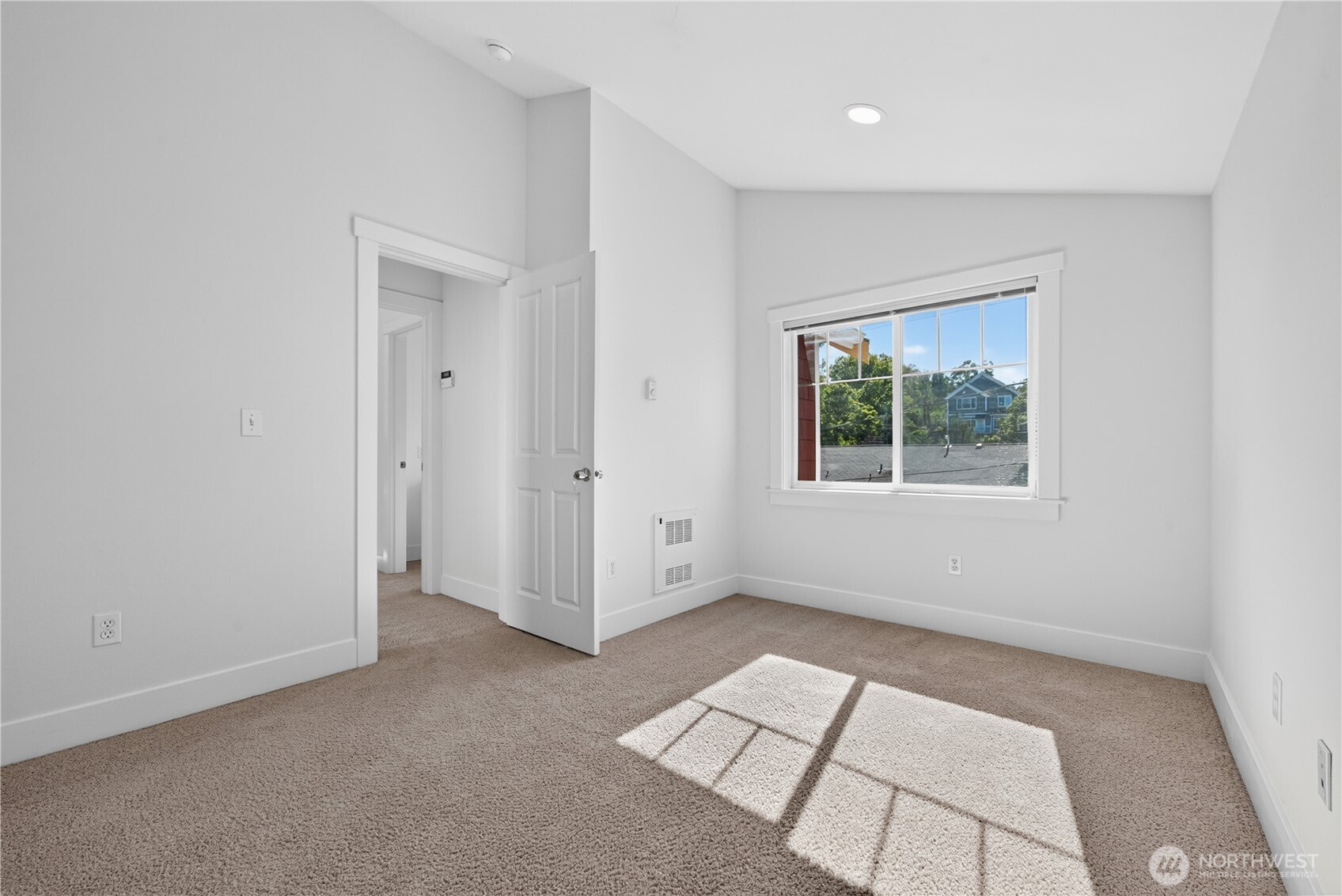 5013 40th Avenue Property Photo 17