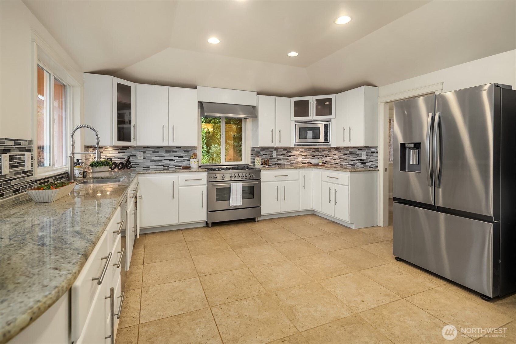 310 Skyline Drive Property Photo 10