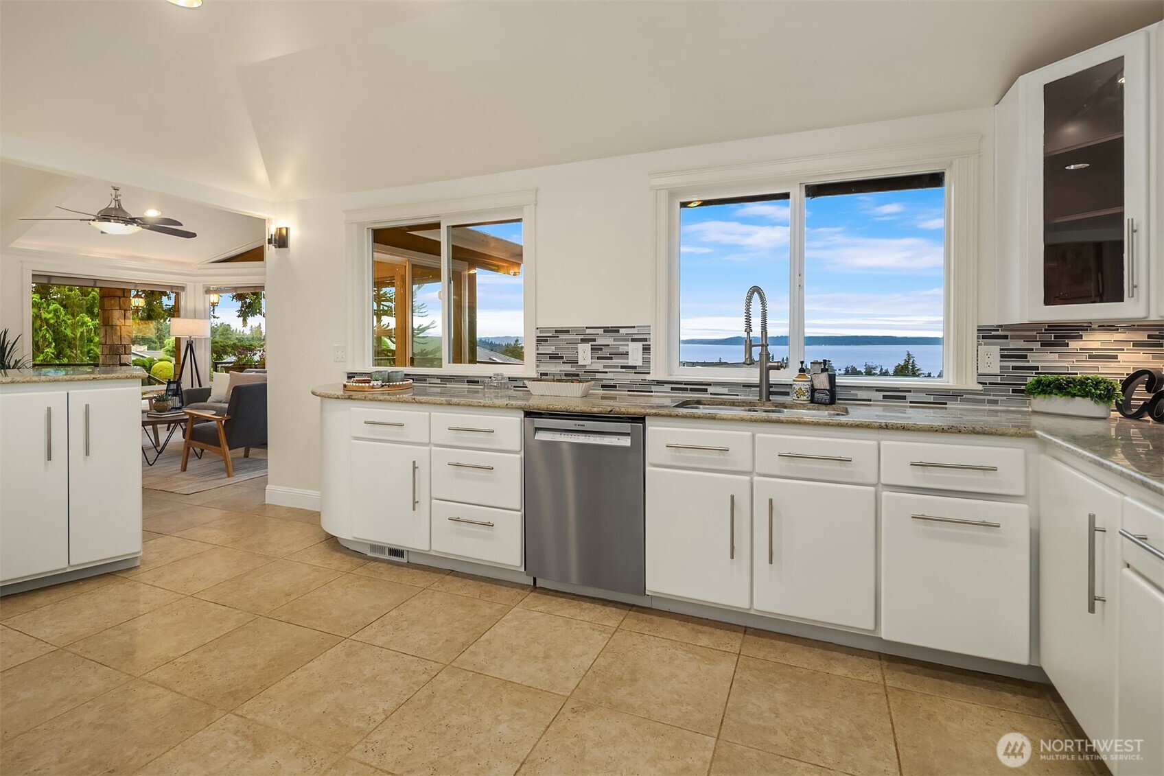 310 Skyline Drive Property Photo 11