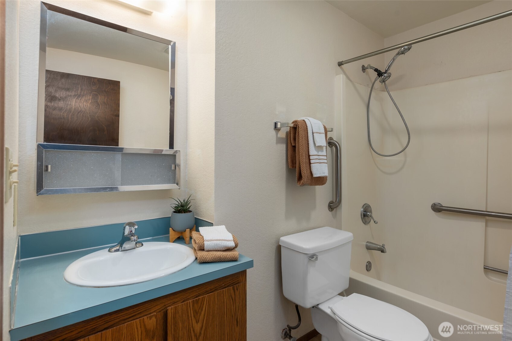 325 Ne Kettle Street 105 Property Photo 16