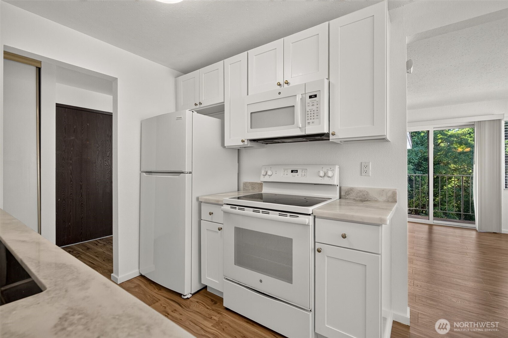 11535 Greenwood Avenue 301 Property Photo 6