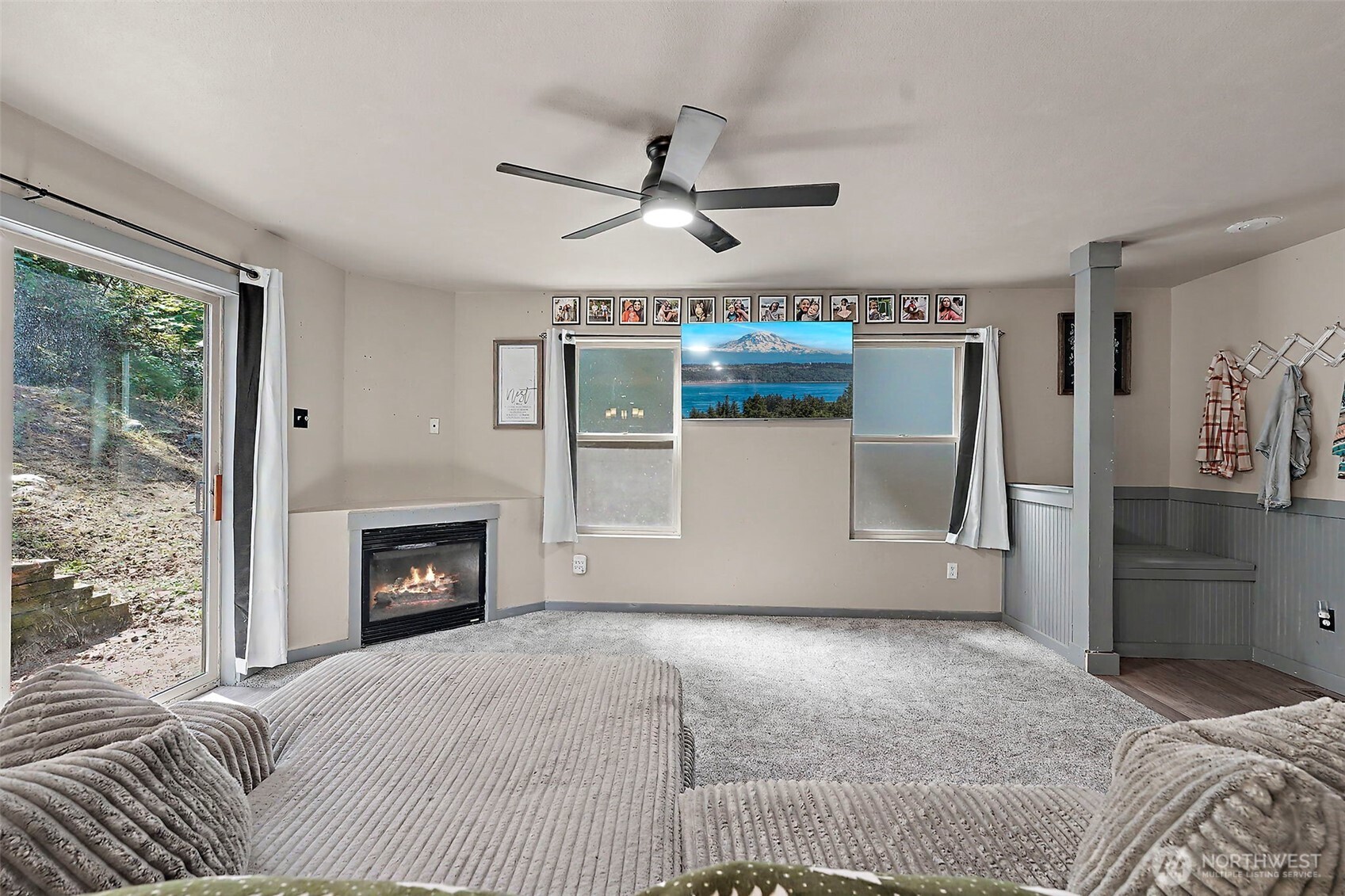 22329 Glenview Court Property Photo 8